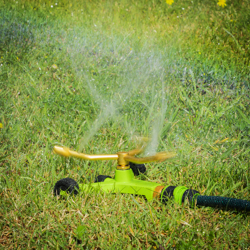 3-Arm Brass Sprinkler with Metal Wheeled Base JS2032