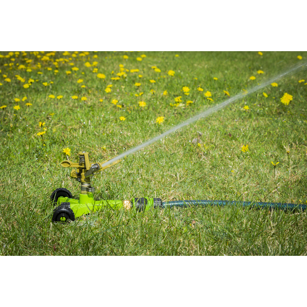 Pulsating Sprinkler with Metal Wheeled Base JS2034