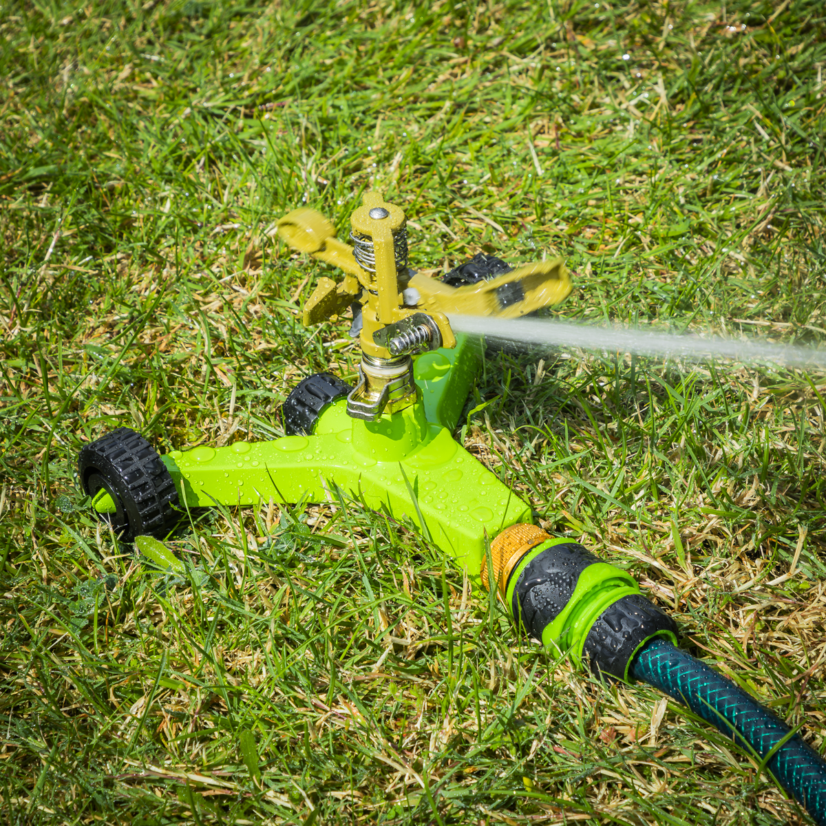 Pulsating Sprinkler with Metal Wheeled Base JS2034