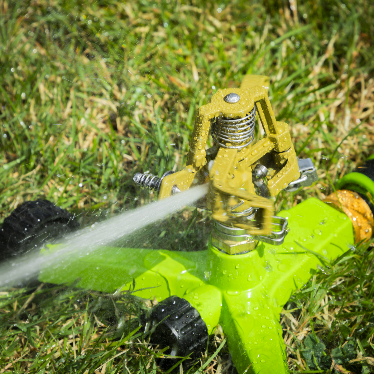 Pulsating Sprinkler with Metal Wheeled Base JS2034