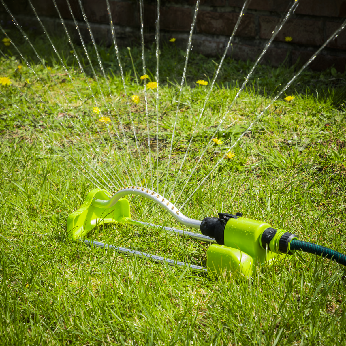 Oscillating Water Sprinkler 17 Nozzles with Brass Heads JS2122