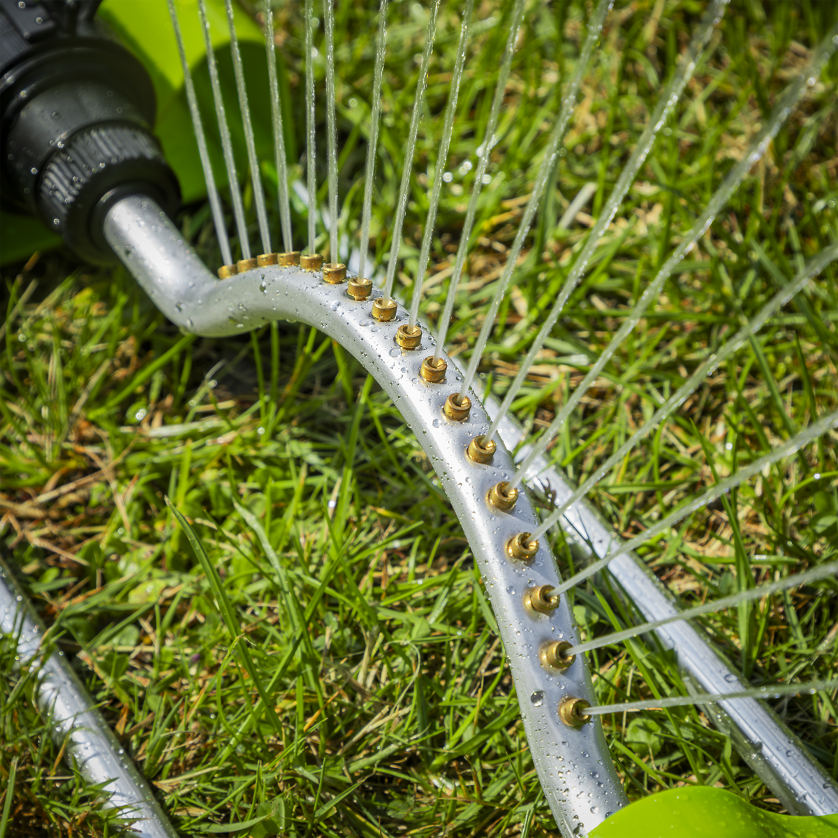 Oscillating Water Sprinkler 17 Nozzles with Brass Heads JS2122