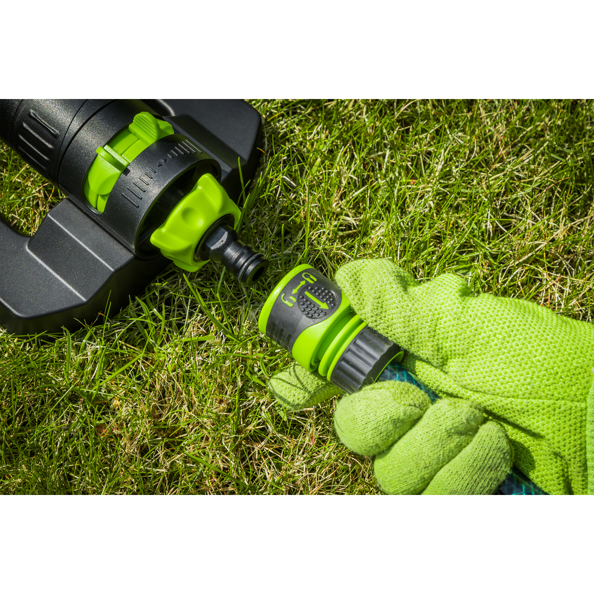 Oscillating Water Sprinkler with 18 Nozzles JS2131