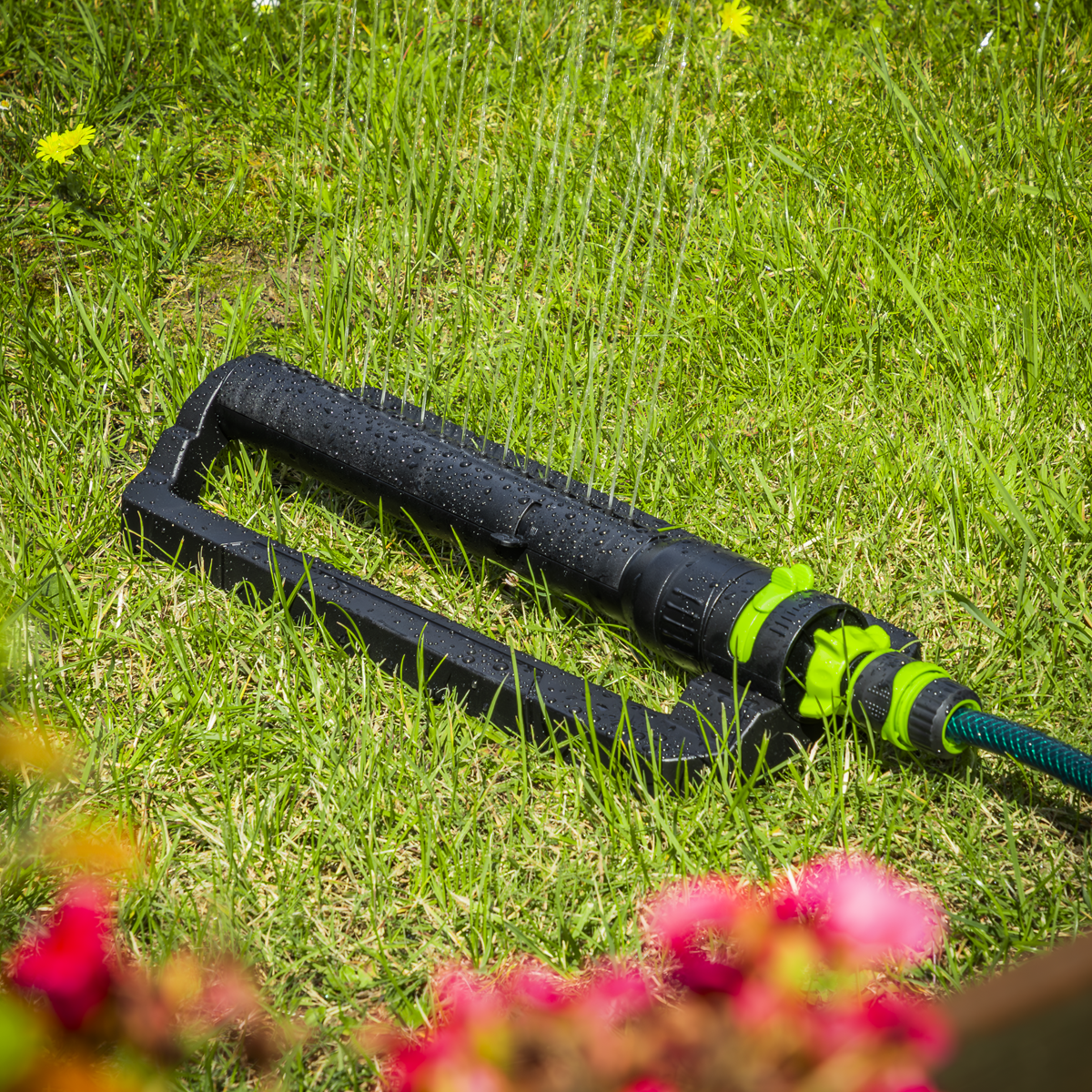Oscillating Water Sprinkler with 18 Nozzles JS2131