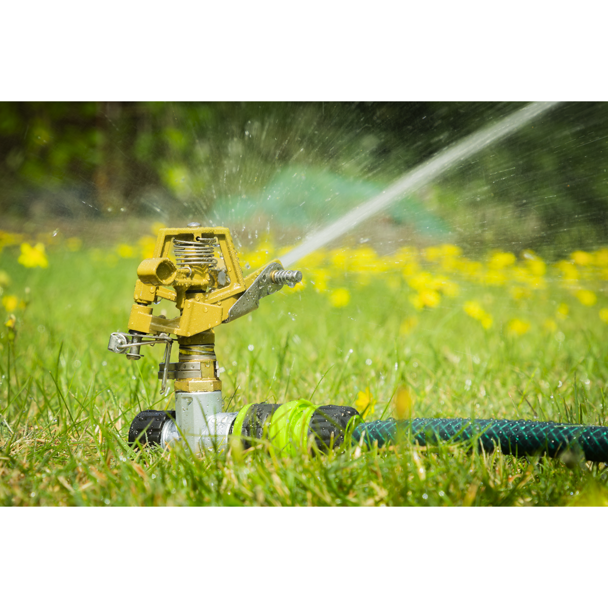 Pulsating Water Sprinkler on Metal Spike JS303