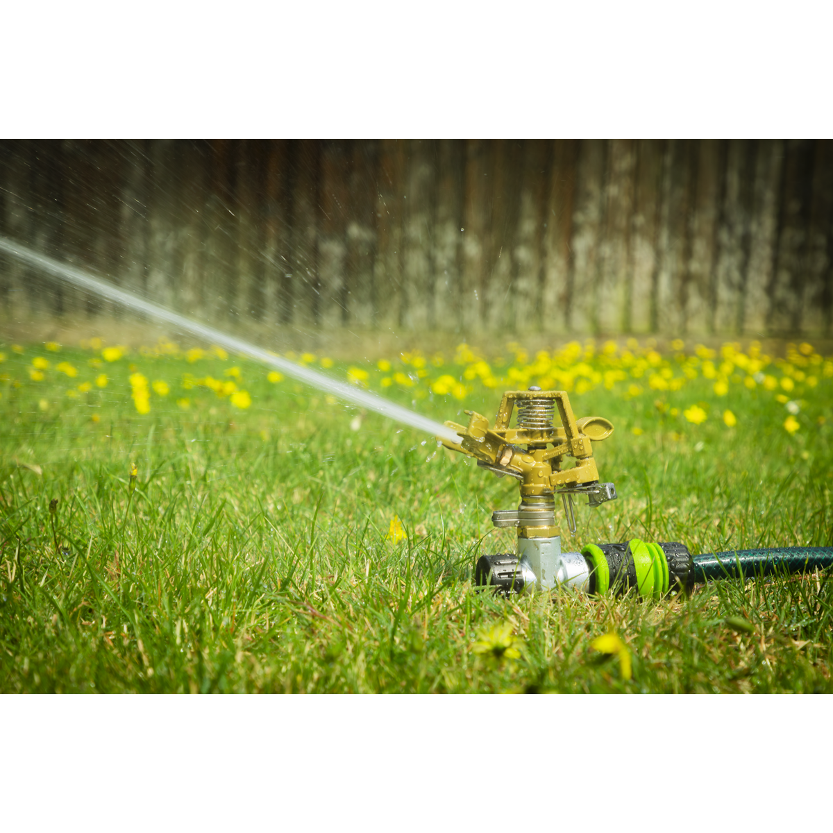 Pulsating Water Sprinkler on Metal Spike JS303