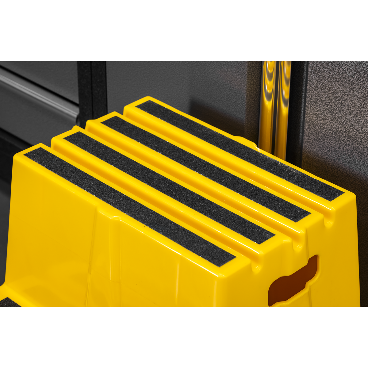 Heavy-Duty 2-Step Safety Steps with Anti-Slip Treads 150kg Capacity, Yellow - EN 14183 KS6