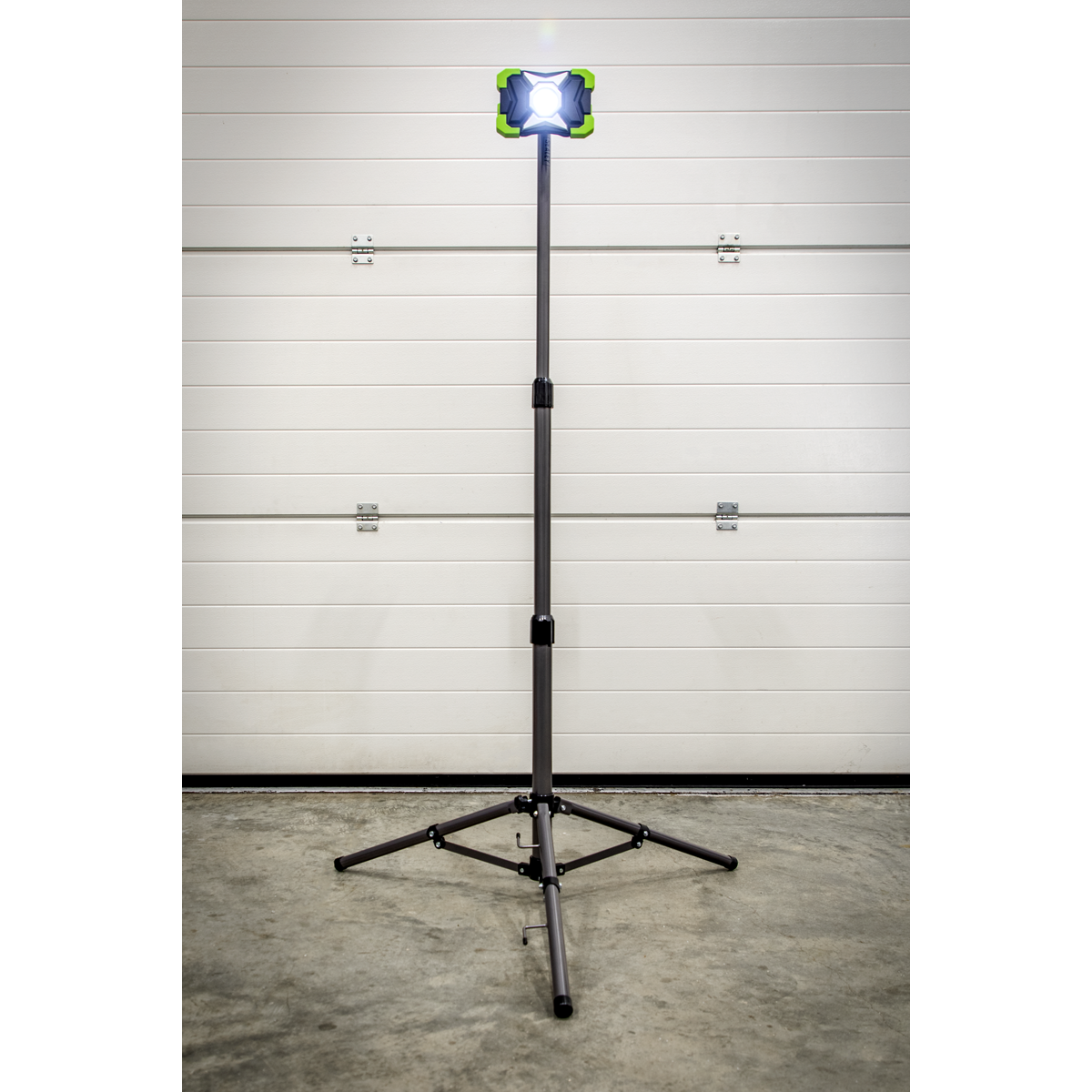 Portable Floodlight & Telescopic Tripod 15W COB LED LED1500PBKIT