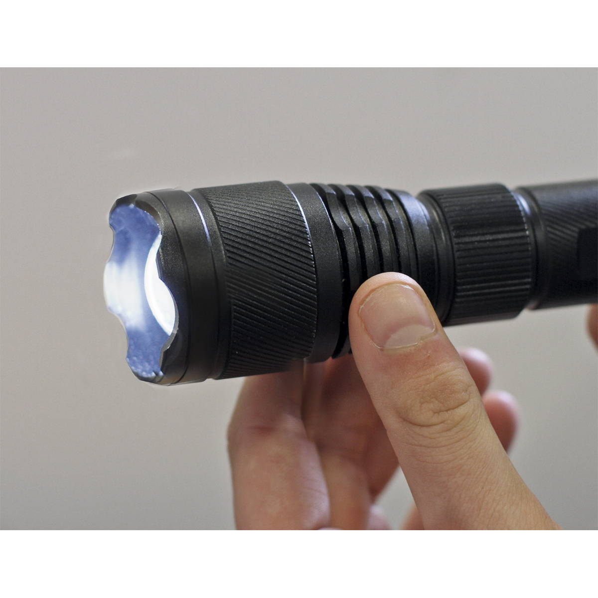 Rechargeable Aluminium Torch with Adjustable Focus 10W SMD LED LED449