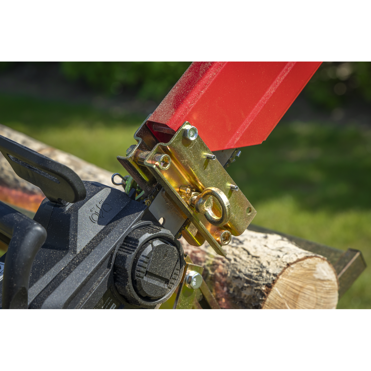 Heavy-Duty Sawhorse With Chainsaw Holder LSH150HD