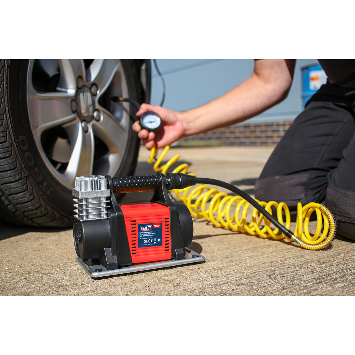 Heavy-Duty Tyre Inflator/Mini Air Compressor 12V MAC05
