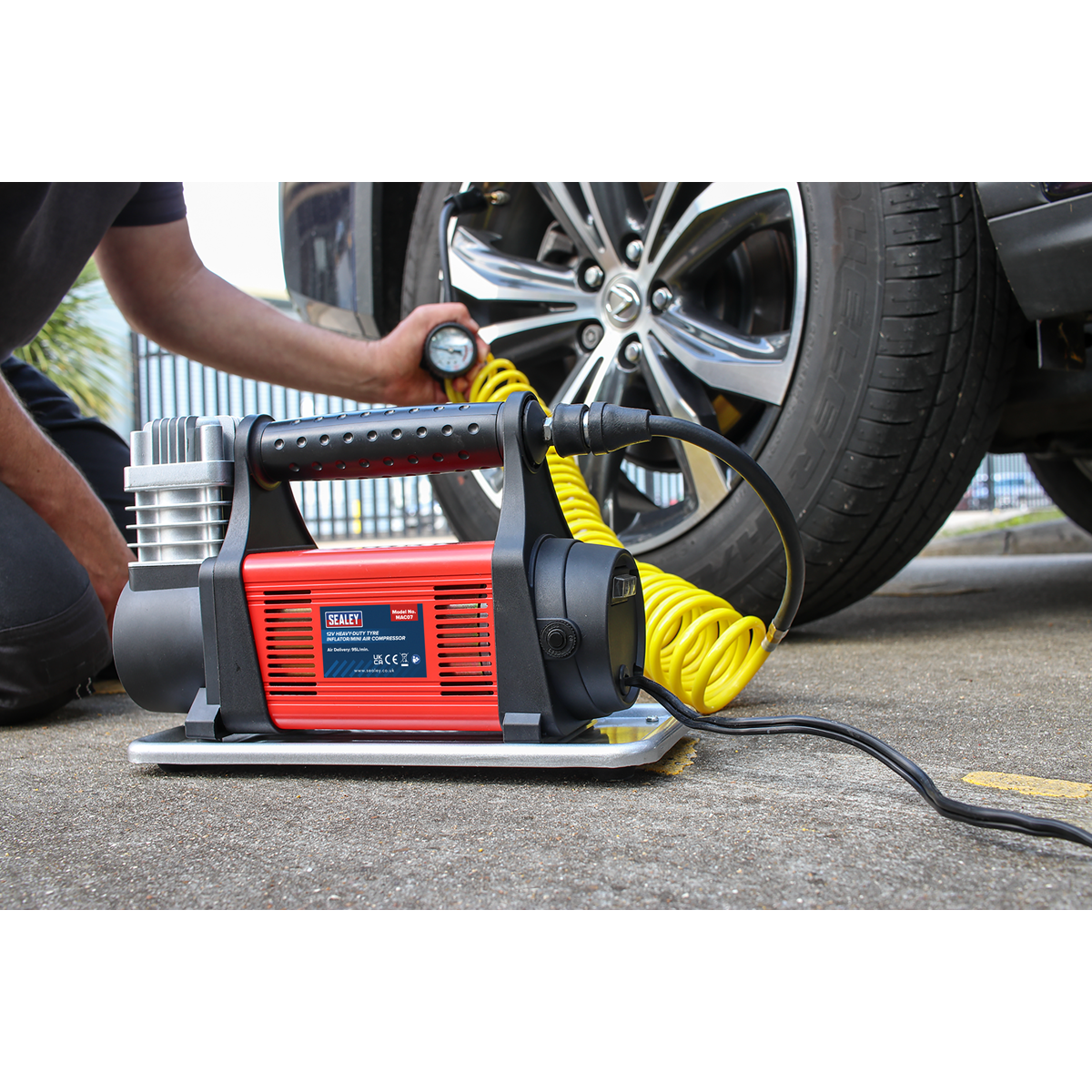 Heavy-Duty Tyre Inflator/Mini Air Compressor 12V MAC07