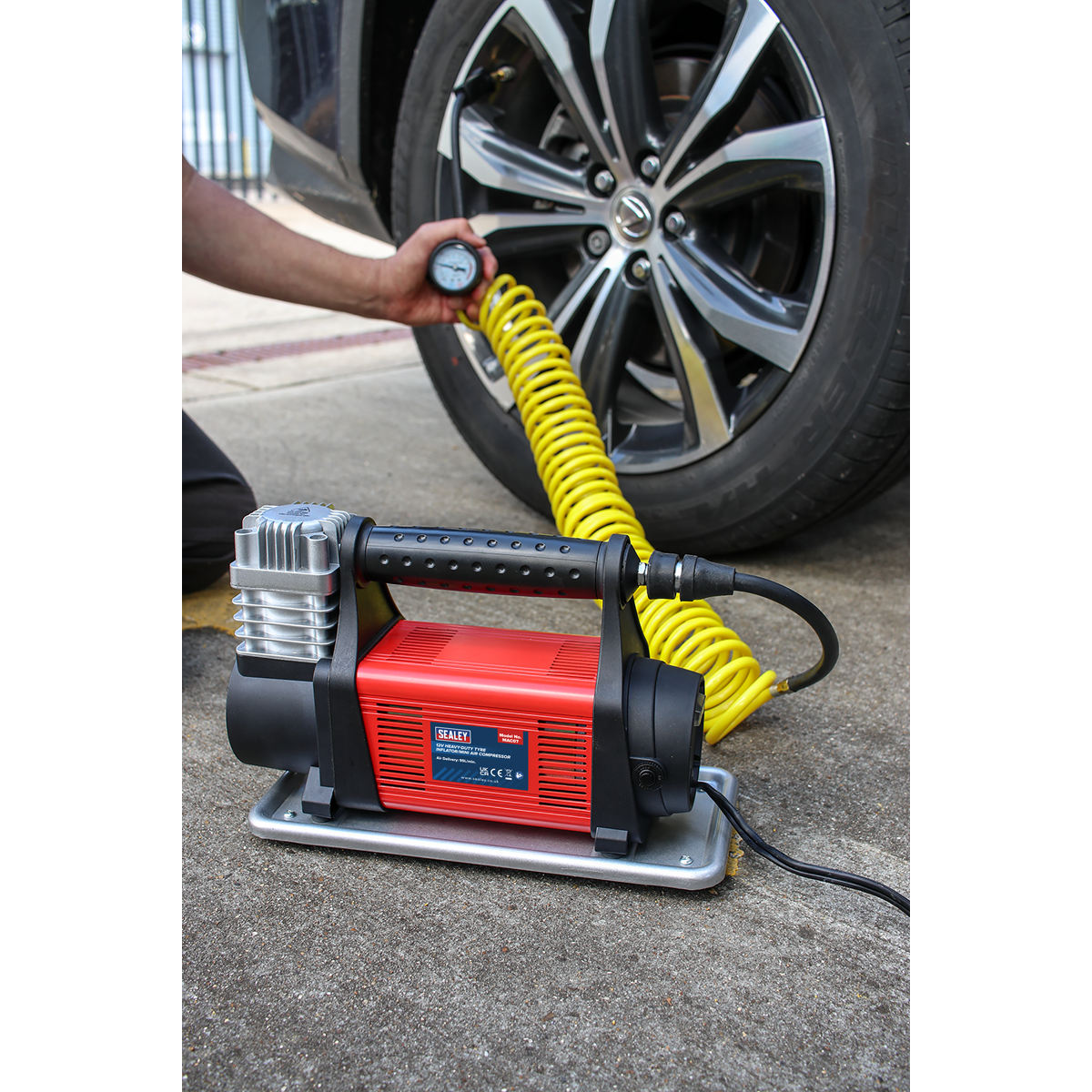 Heavy-Duty Tyre Inflator/Mini Air Compressor 12V MAC07