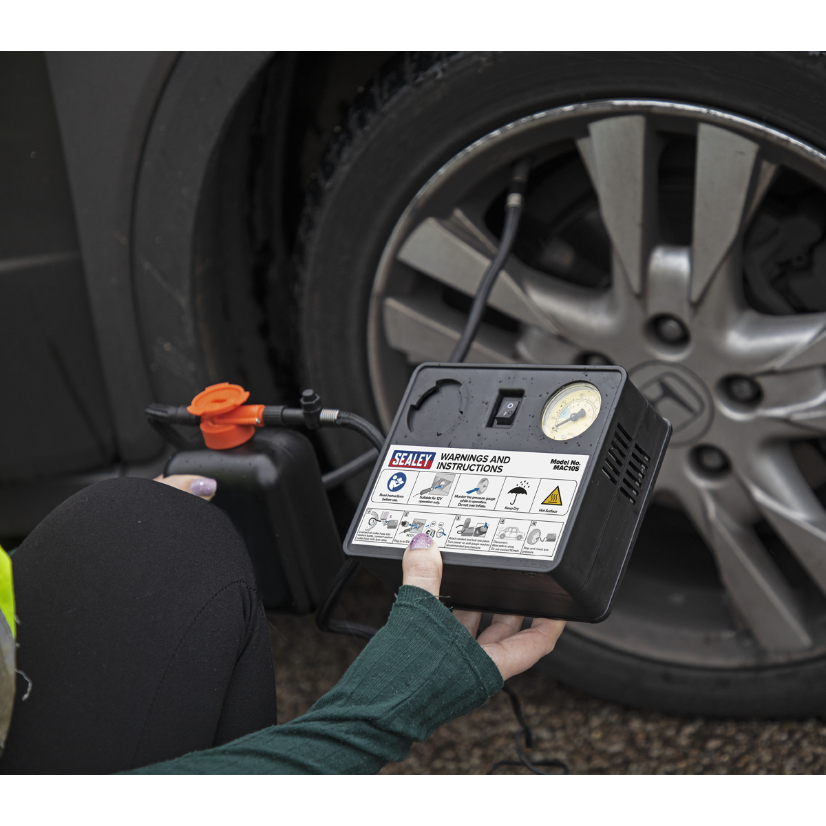 Tyre Inflator & Emergency Puncture Sealant Kit 12V MAC10S