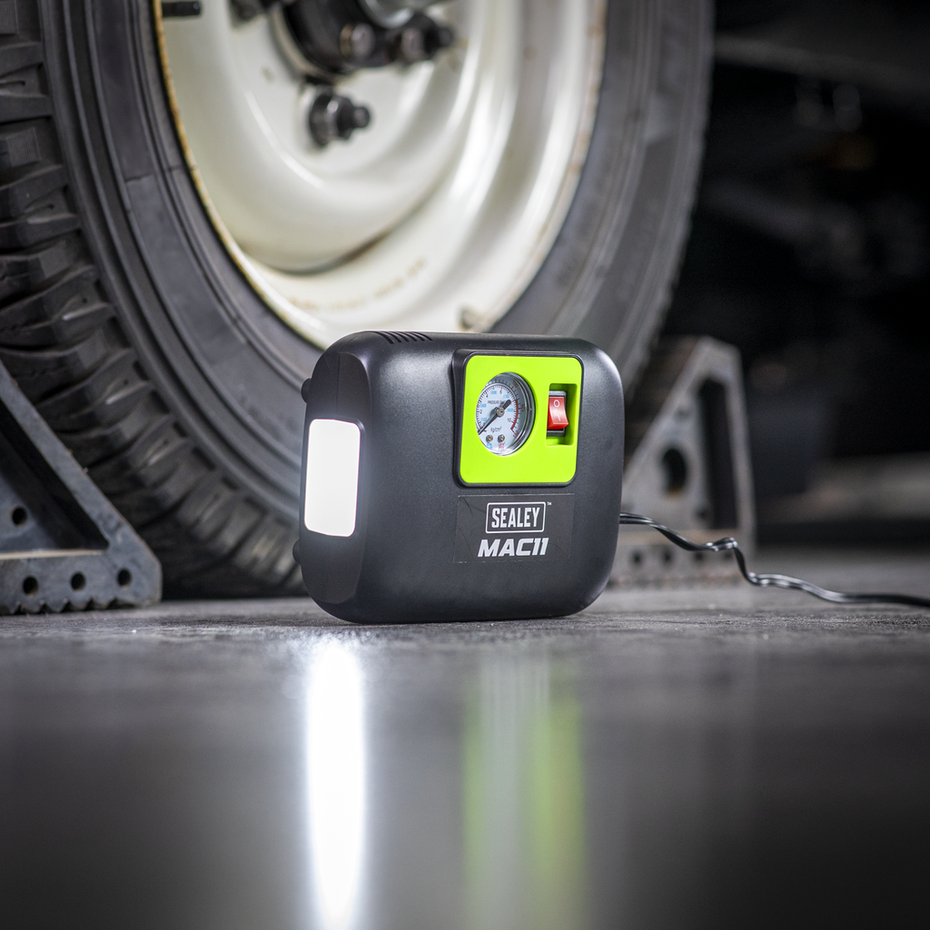 Tyre Inflator with Worklight 12V MAC11