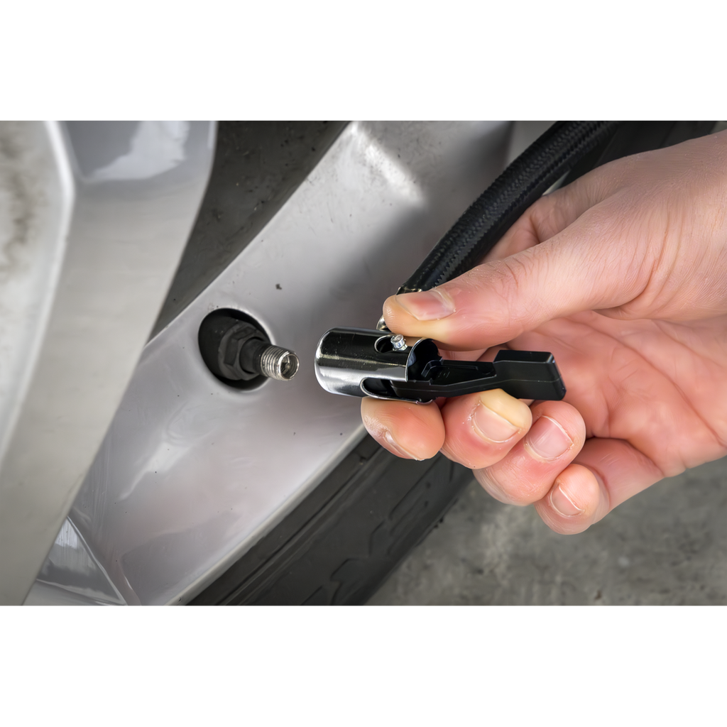Tyre Inflator with Worklight 12V MAC12D