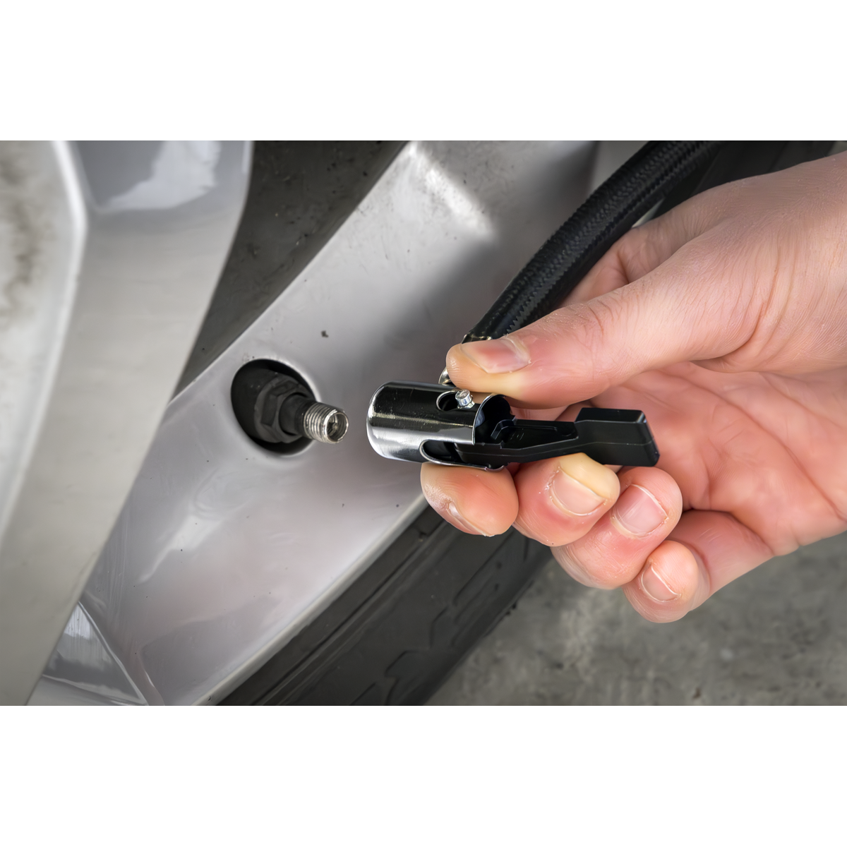 Tyre Inflator with Worklight 12V MAC12D