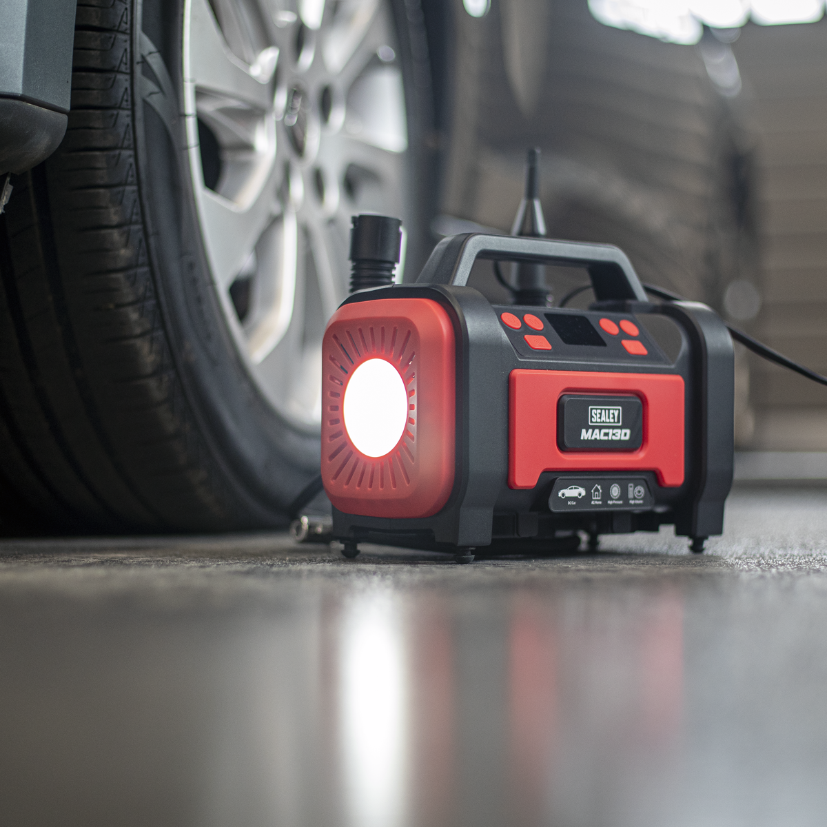Tyre Inflator & High Volume Air Pump 12V/230V AC MAC13D