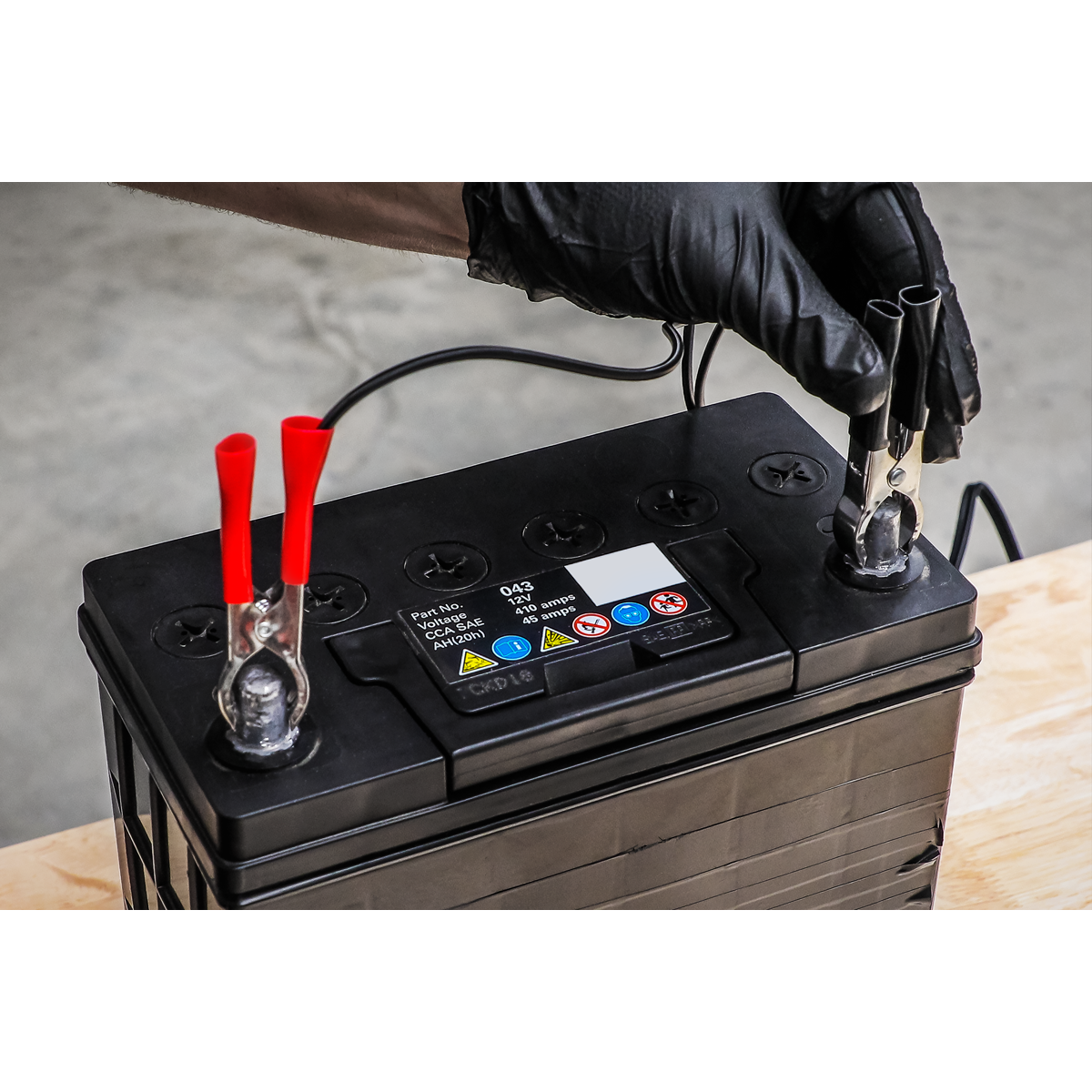 6/12V 4 Bank Auto Maintenance Charger 8A (4 x 2A) MBC420