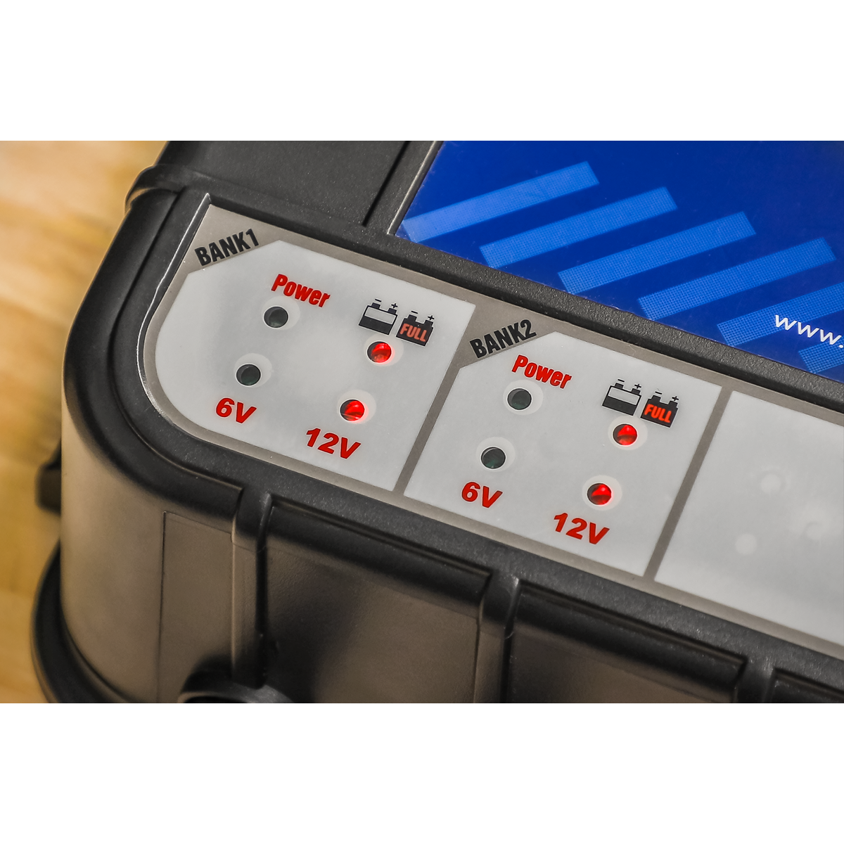 6/12V 4 Bank Auto Maintenance Charger 8A (4 x 2A) MBC420