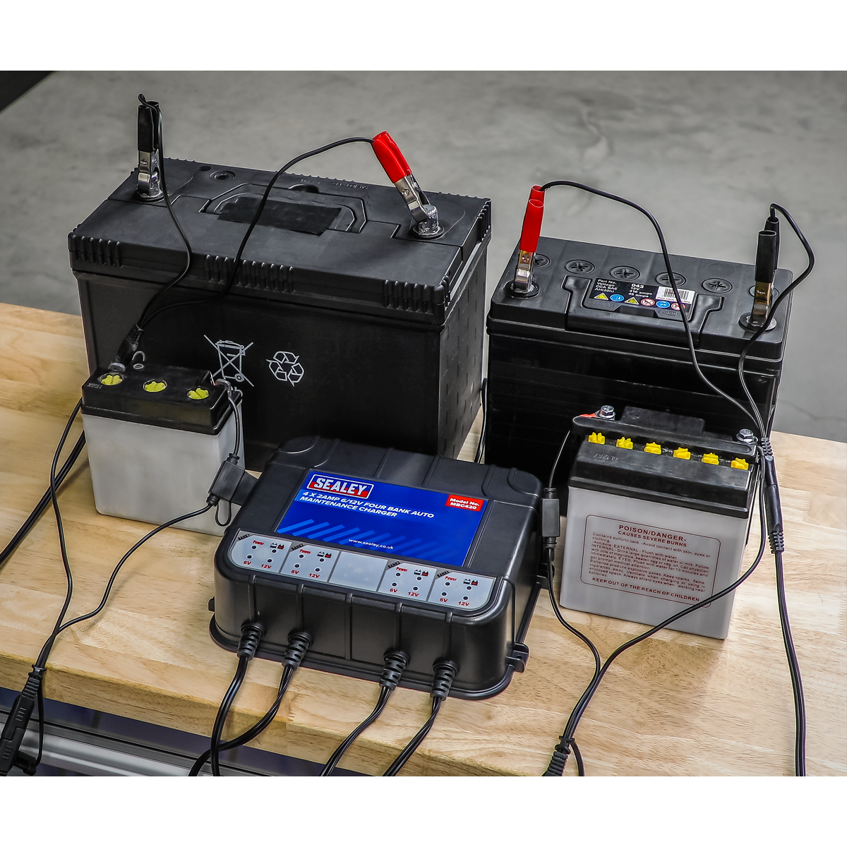6/12V 4 Bank Auto Maintenance Charger 8A (4 x 2A) MBC420