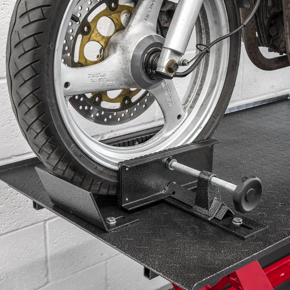 Air/Hydraulic Motorcycle Lift 454kg Capacity MC401A