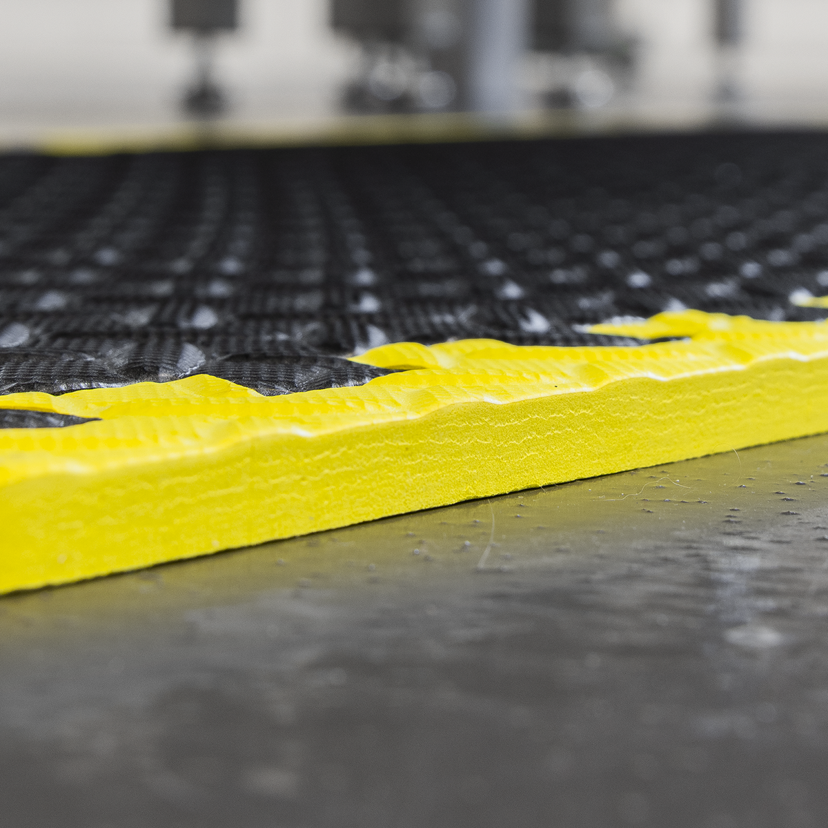 Interlocking EVA Foam Workshop Mat Set with Hi-Vis Edges 1240 x 1825mm MIC1218Y3