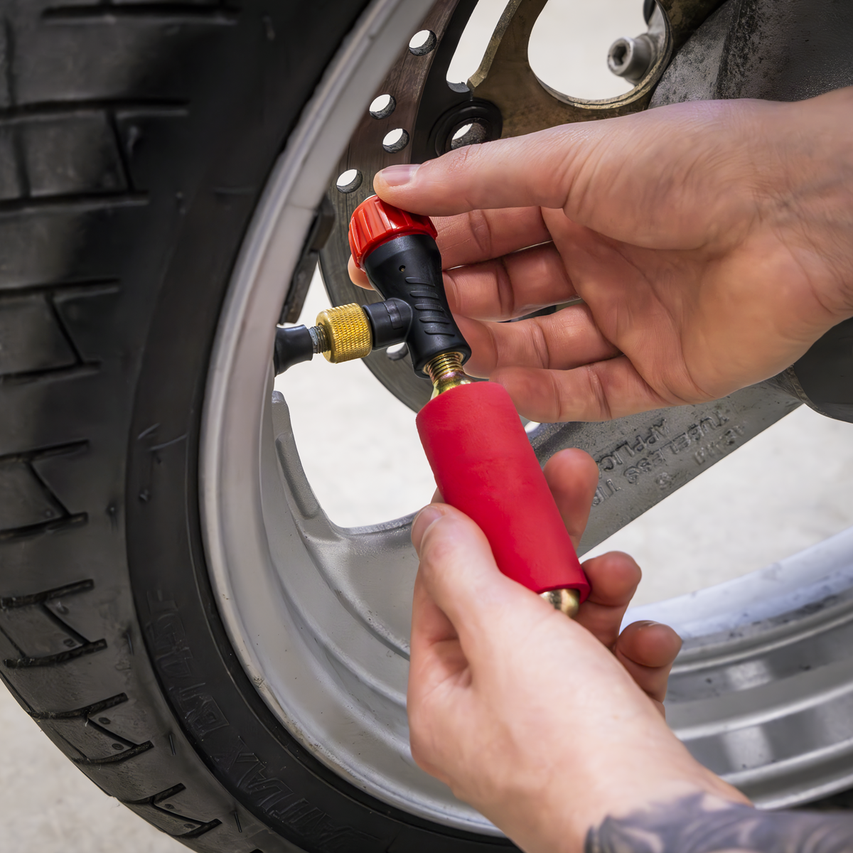 Motorcycle CO2 Emergency Tyre Inflator Kit MS087