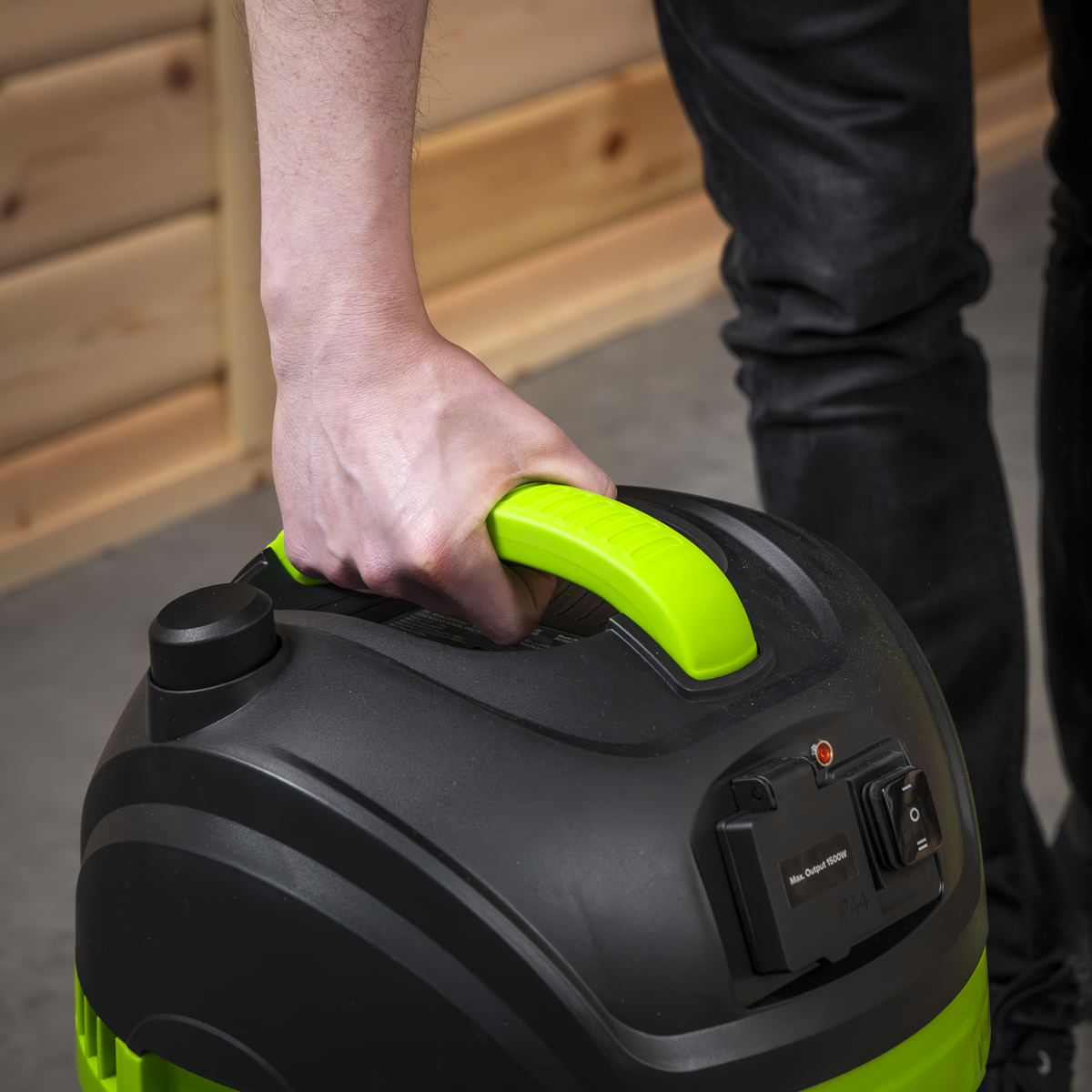 15L BuilderVac® M Class Vacuum Cleaner Wet & Dry with Stainless Steel Drum 1400W/230V PC150BV