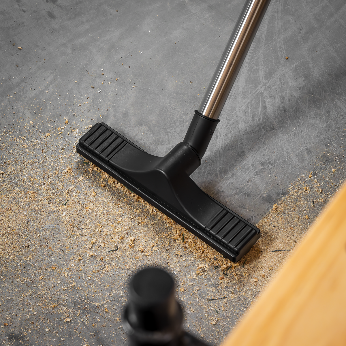 15L BuilderVac® M Class Vacuum Cleaner Wet & Dry with Stainless Steel Drum 1400W/230V PC150BV