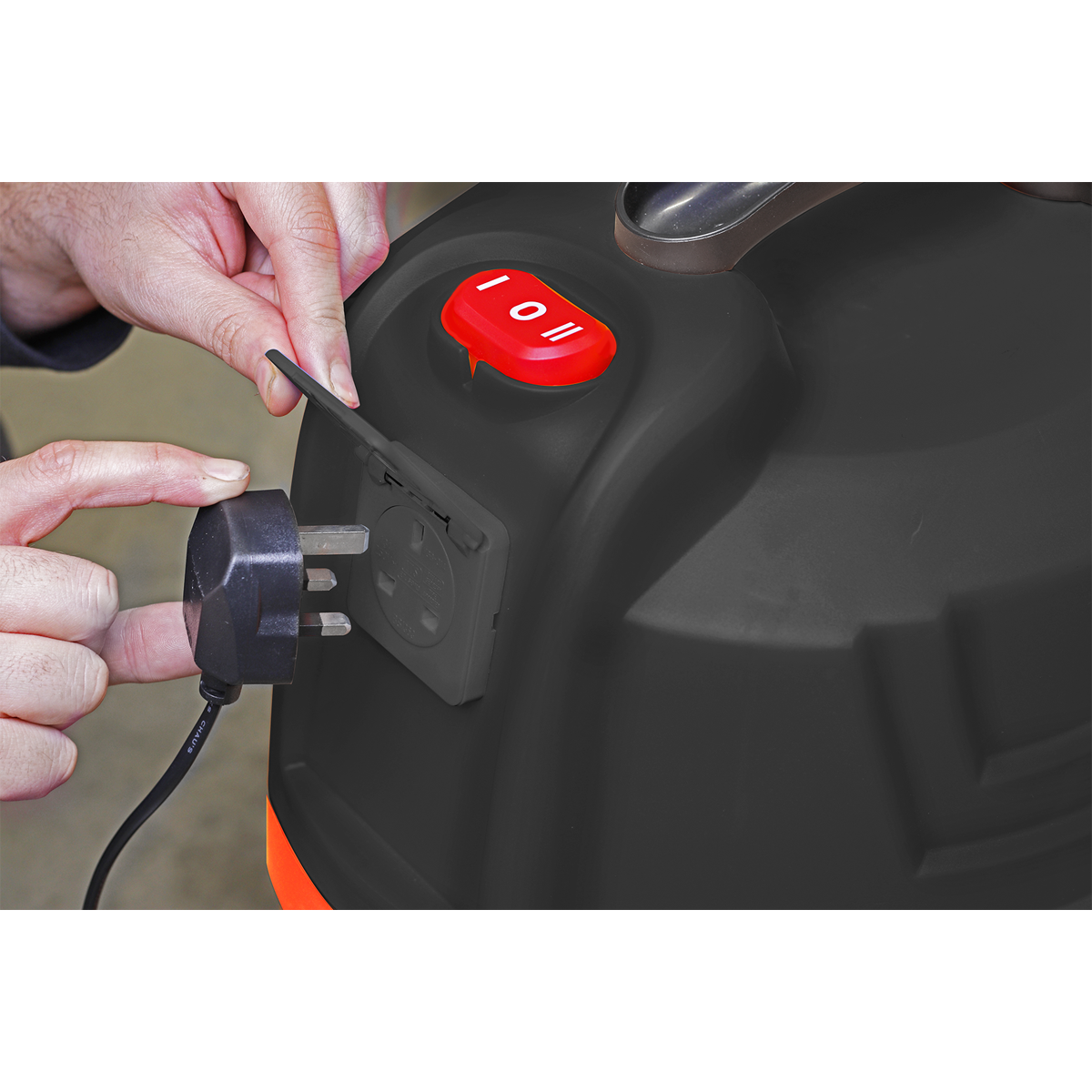 30L Industrial Cyclone Vacuum Cleaner Wet & Dry 1200W/230V PC300BL