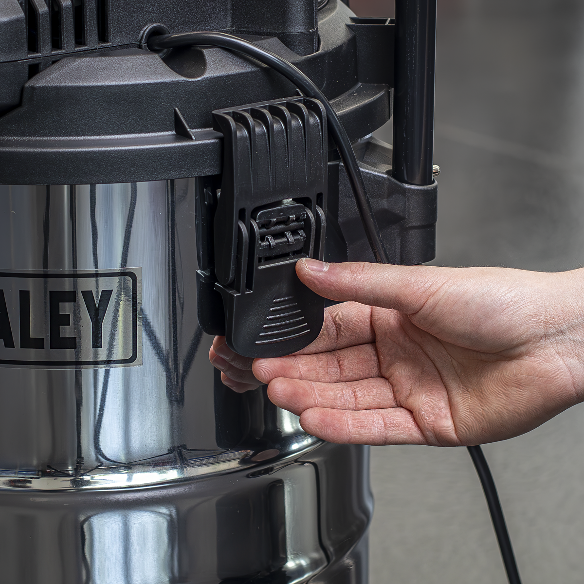 30L Vacuum Cleaner Wet & Dry with Stainless Steel Drum & Detachable Leaf Blower 1200W/230V PC300SD