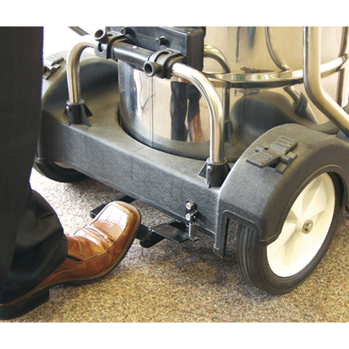 77L Industrial Vacuum Cleaner Wet & Dry with Stainless Steel Drum & Swivel Emptying 2400W PC477