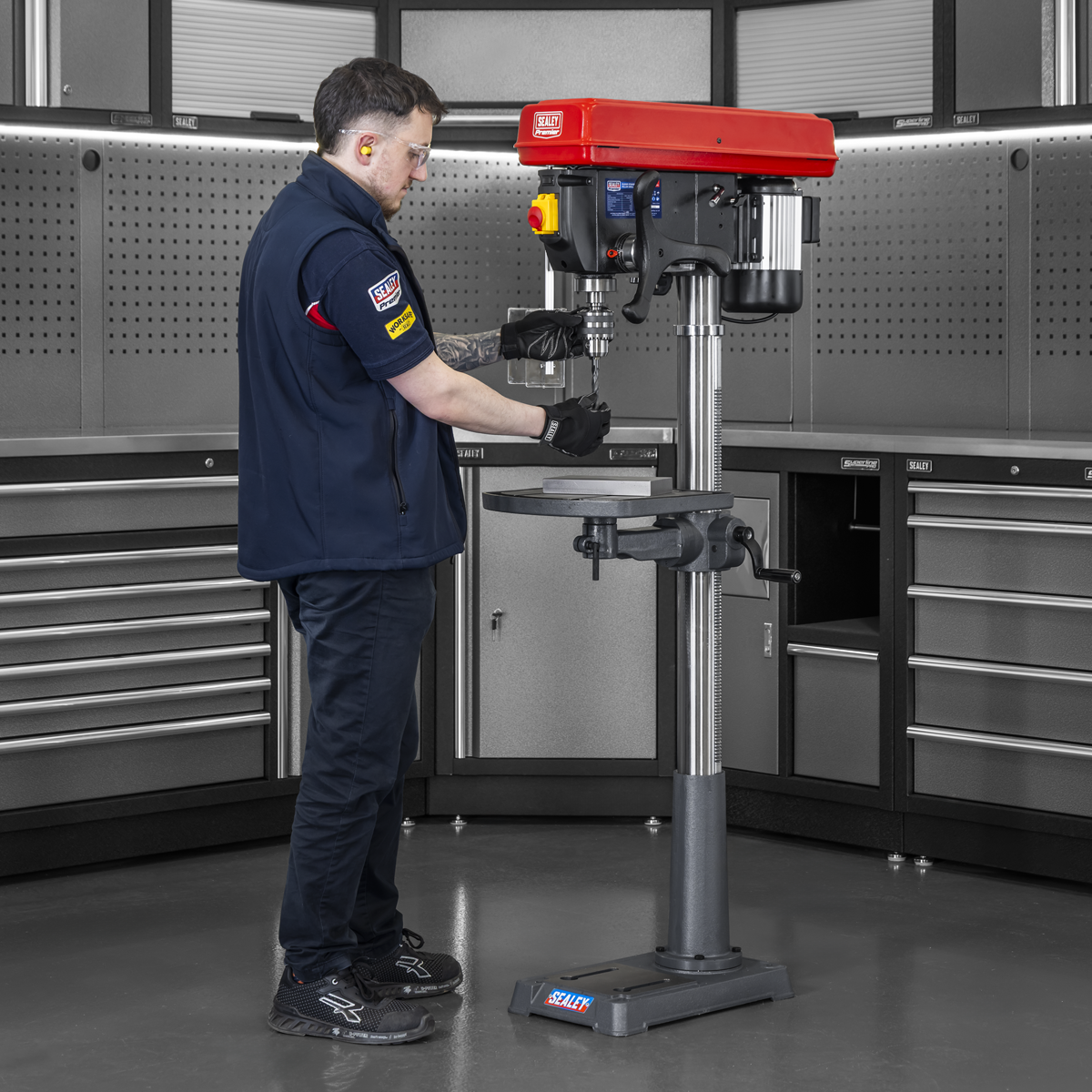 Floor Standing Pillar Drill 16-Speed 750W/230V PDM240F