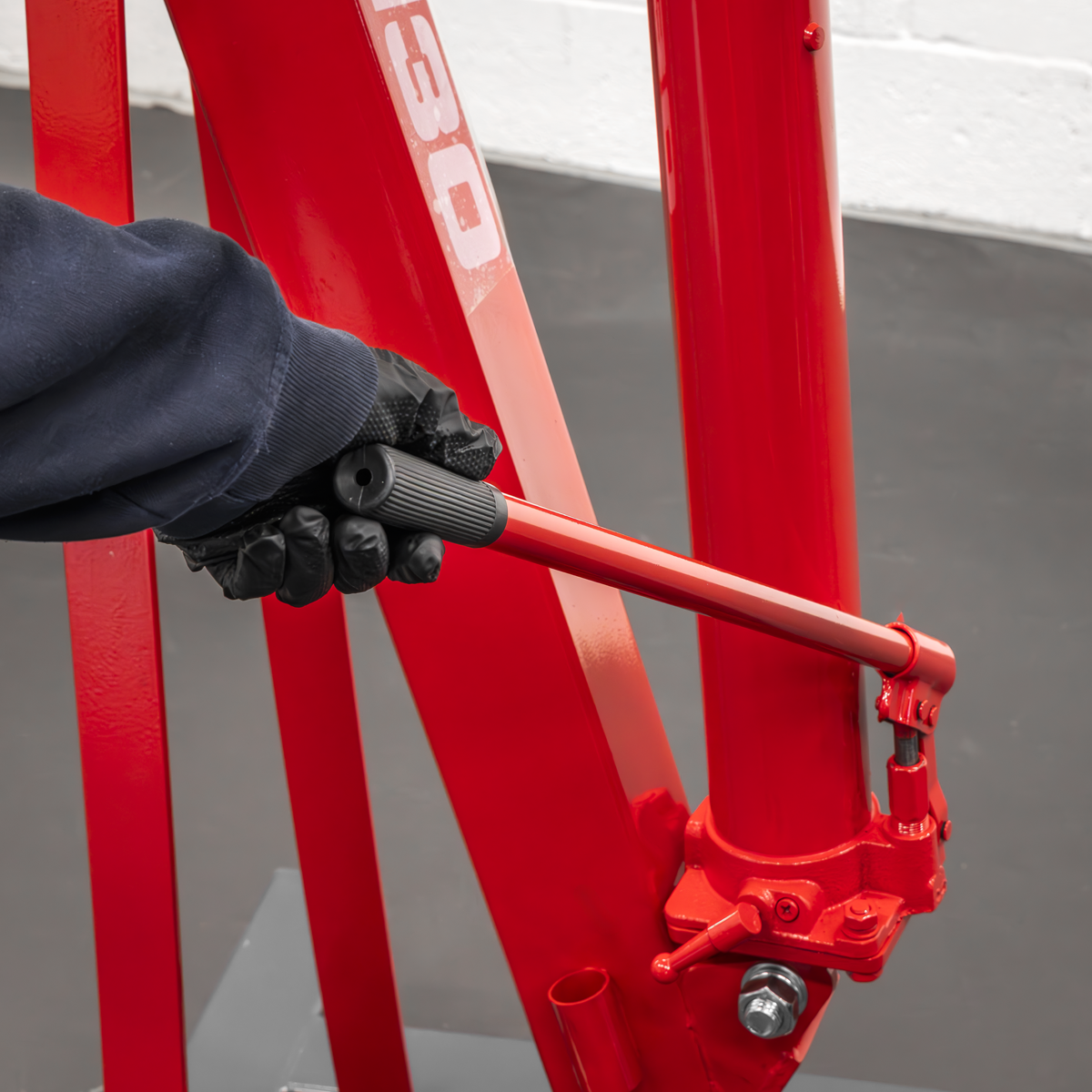 Fixed Frame Engine Crane with Extendable Legs 3 Tonne PH30