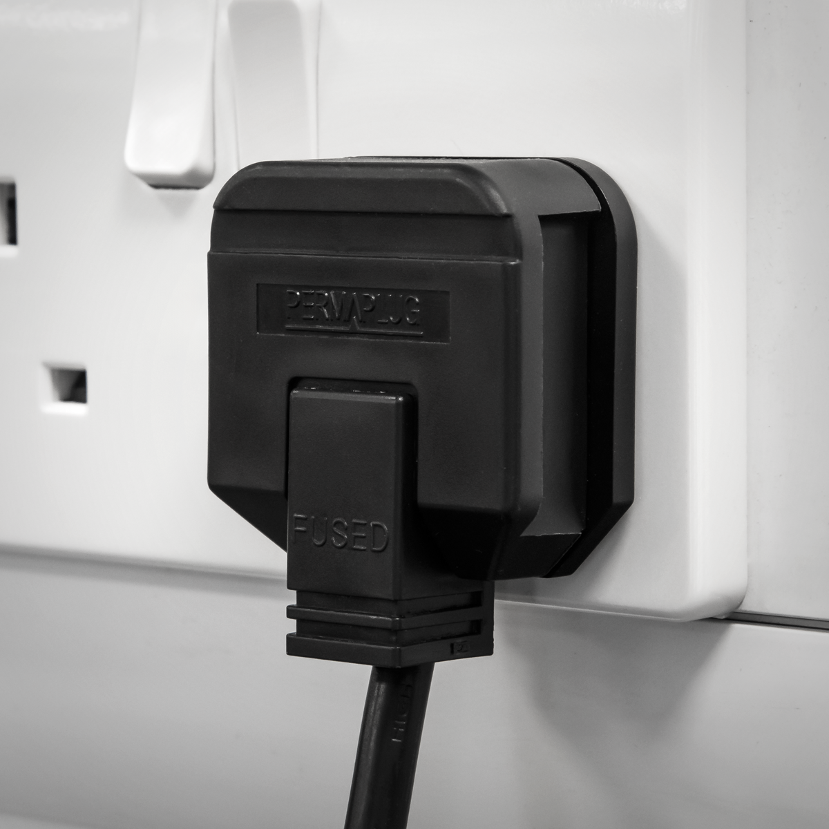 13A Heavy-Duty Rewirable Plug - Black PL/13/3S