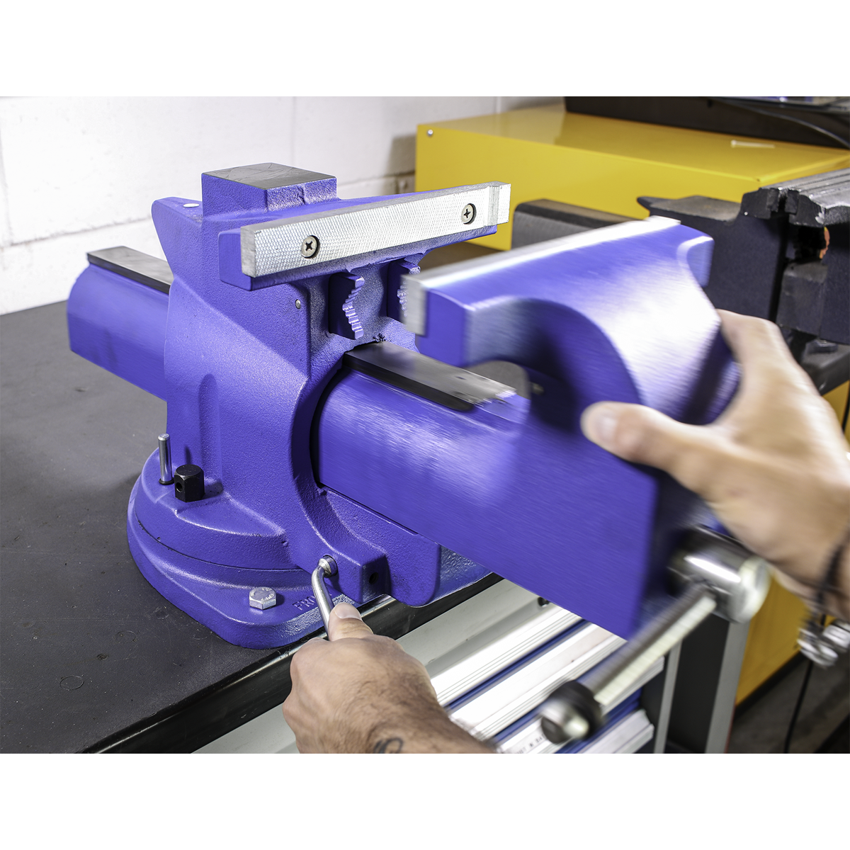 Quick Action Cast Iron Vice with Swivel Base 200mm QAV200