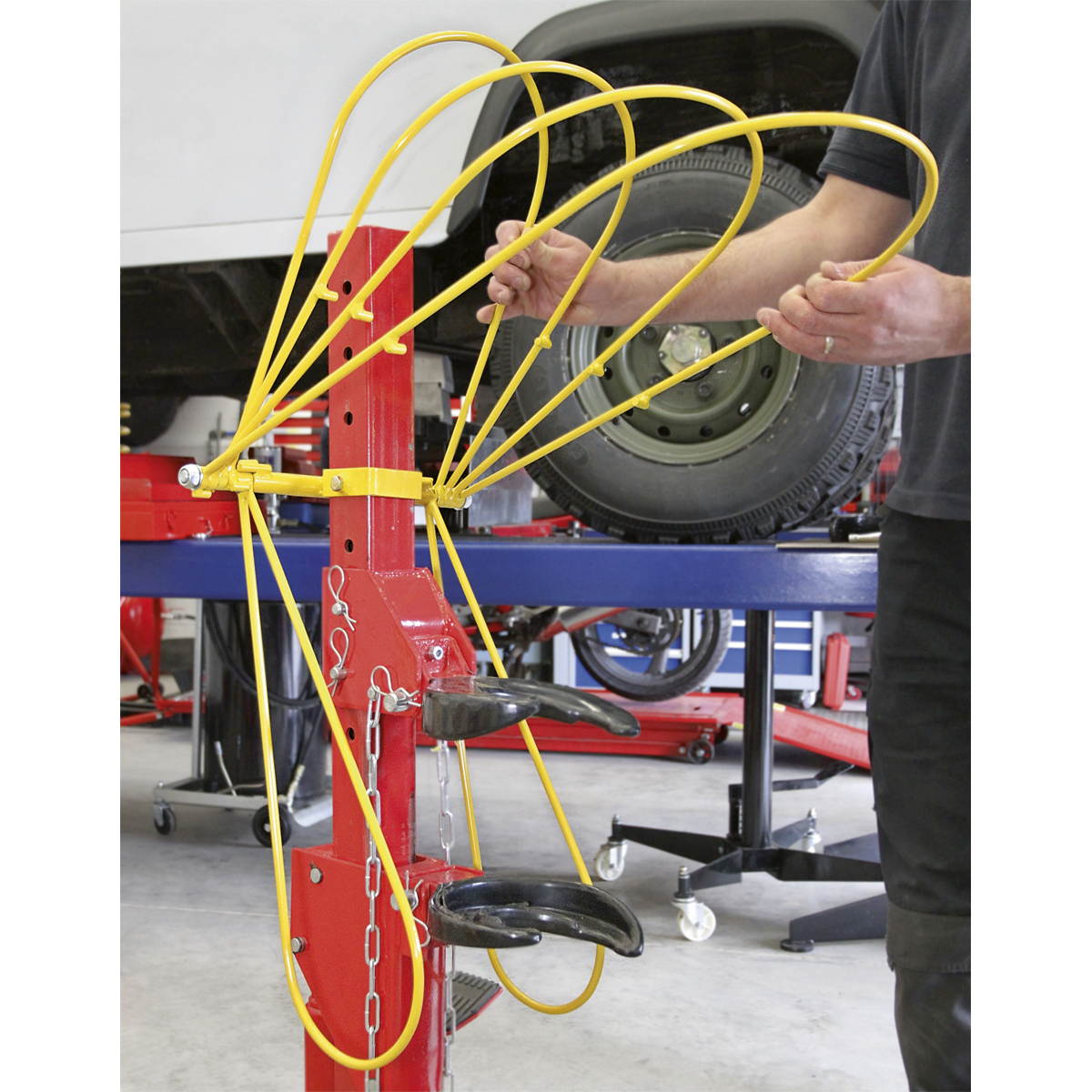 Restraint System for Coil Spring Compressors RE23RS