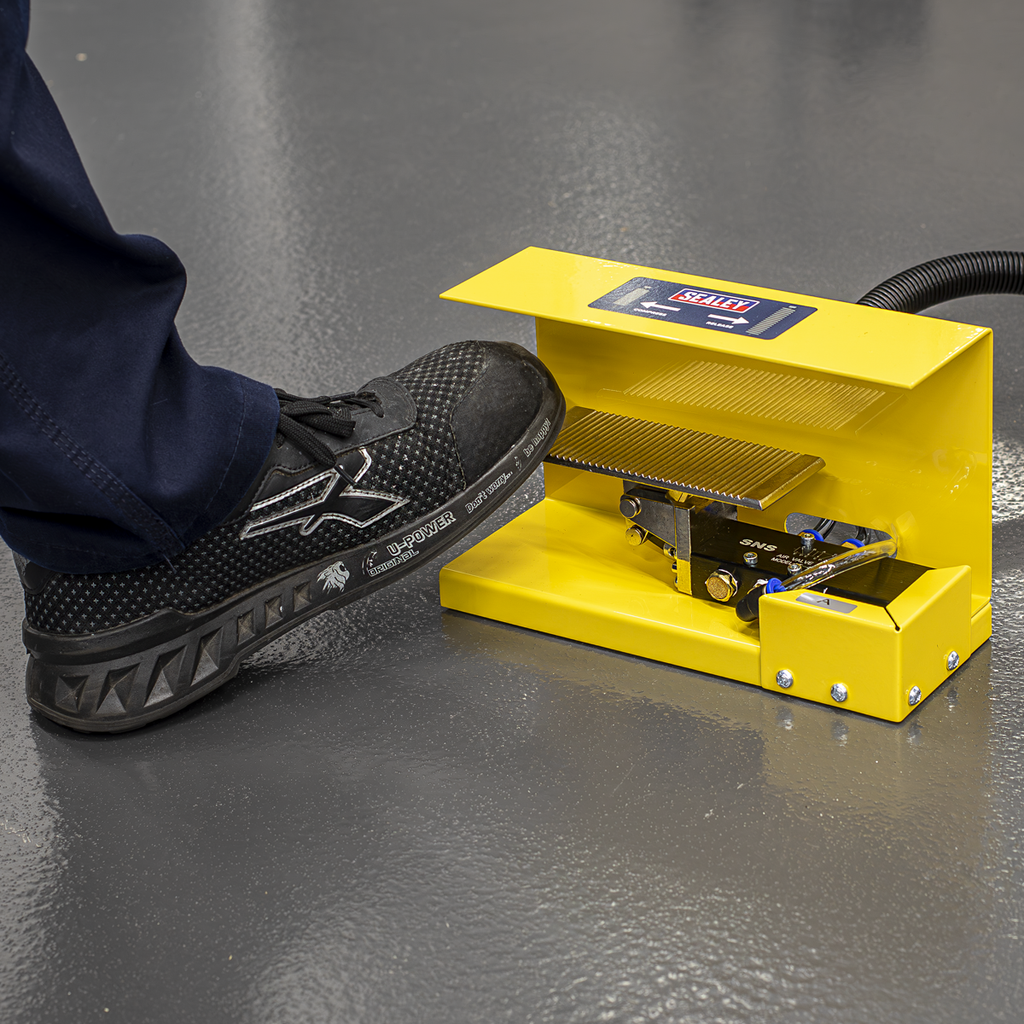 Air Operated Coil Spring Compressor 1000kg RE300