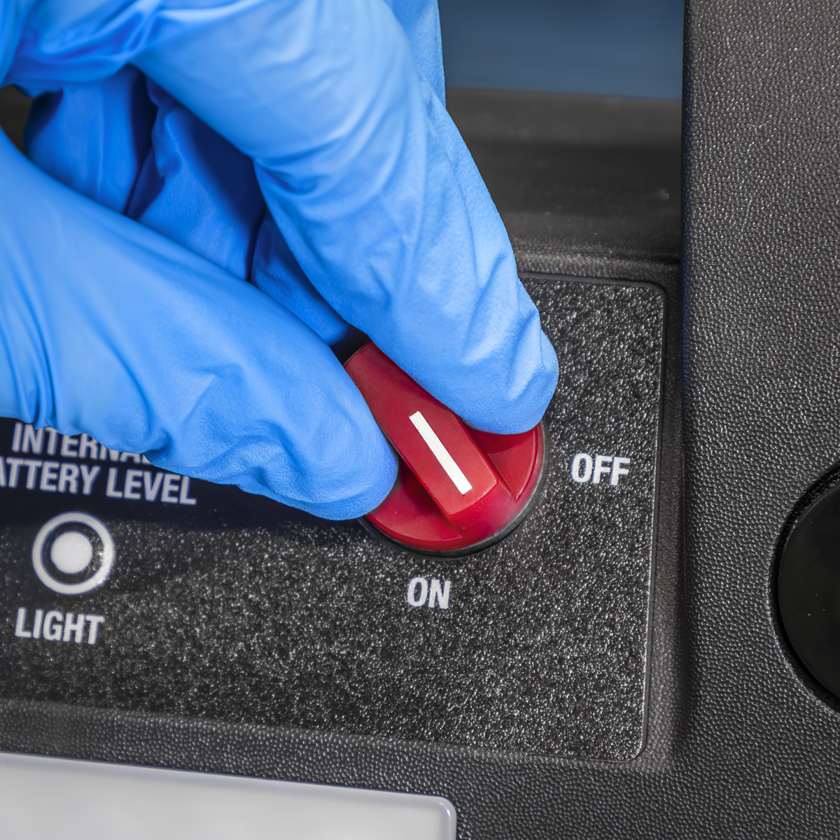 12V Emergency Jump Starter 2700 Peak Amps RS103B