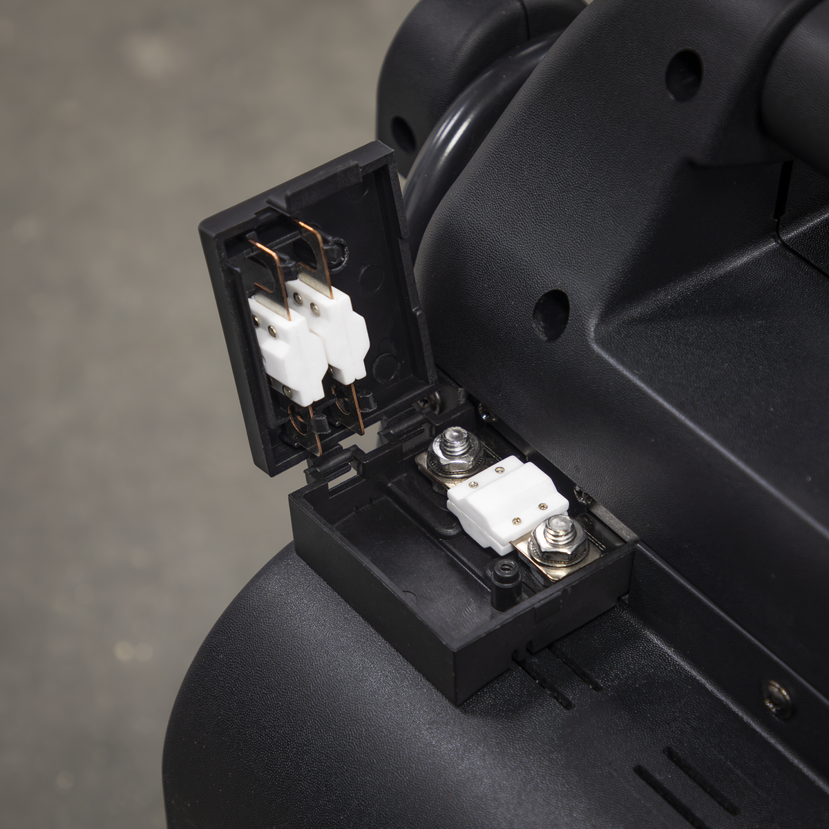 12/24V Emergency 8-Cylinder Jump Starter 6L RS105B