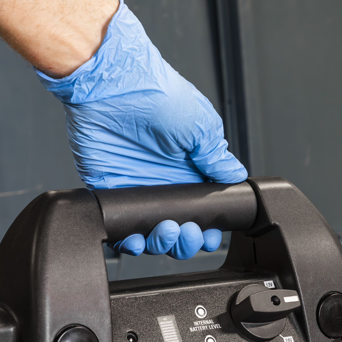 12/24V Emergency 8-Cylinder Jump Starter 6L RS105B