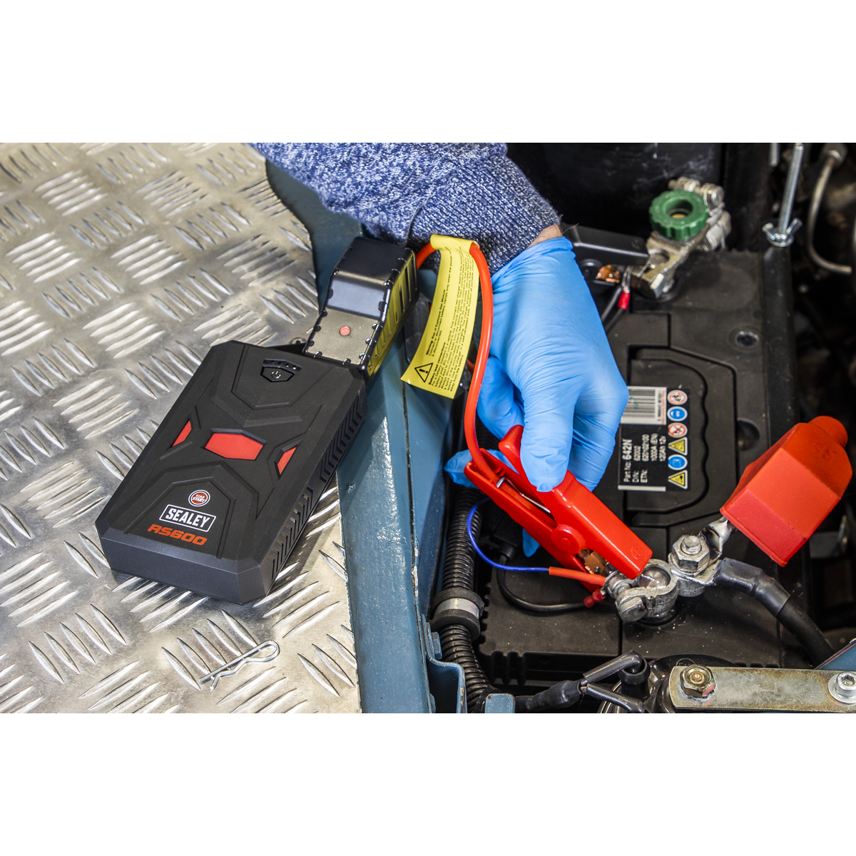 12V Lithium-ion Jump Starter Power Pack 600A RS600