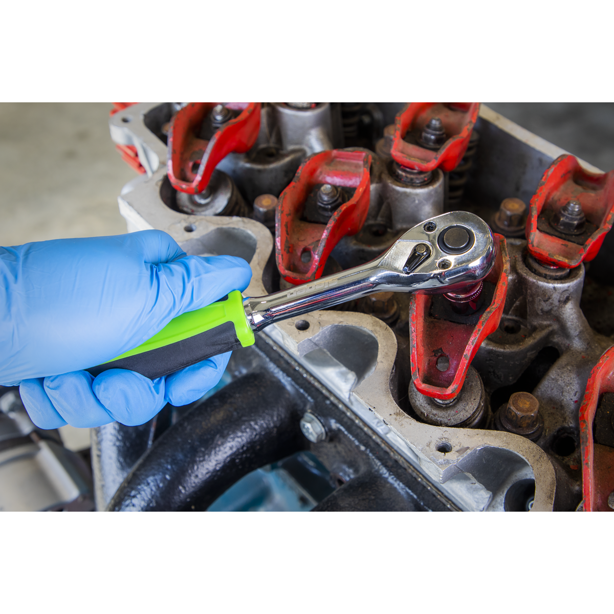 Heavy-Duty 25° Pry Bar with Hammer Cap 1220mm S01192