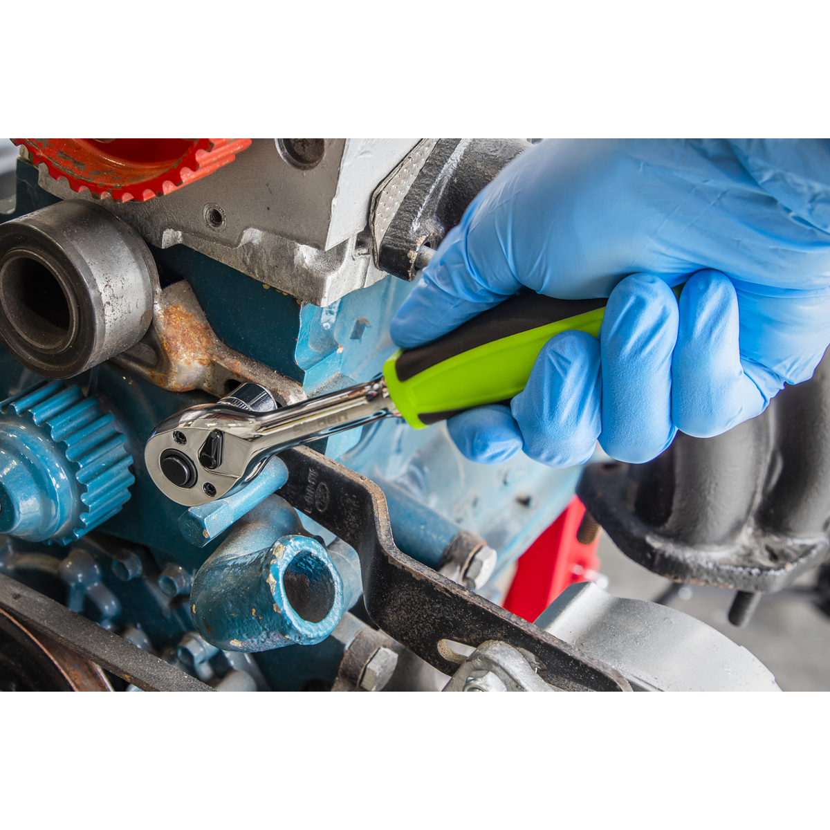 Heavy-Duty 25° Pry Bar with Hammer Cap 1220mm S01192