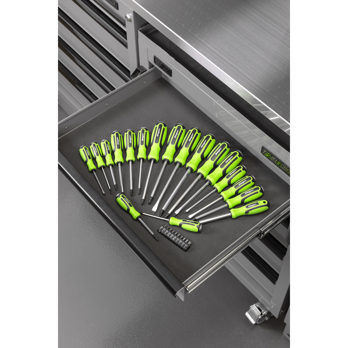 Hammer-Thru Screwdriver, Bit Driver & Bit Set with Tool Tray 28pc S01281
