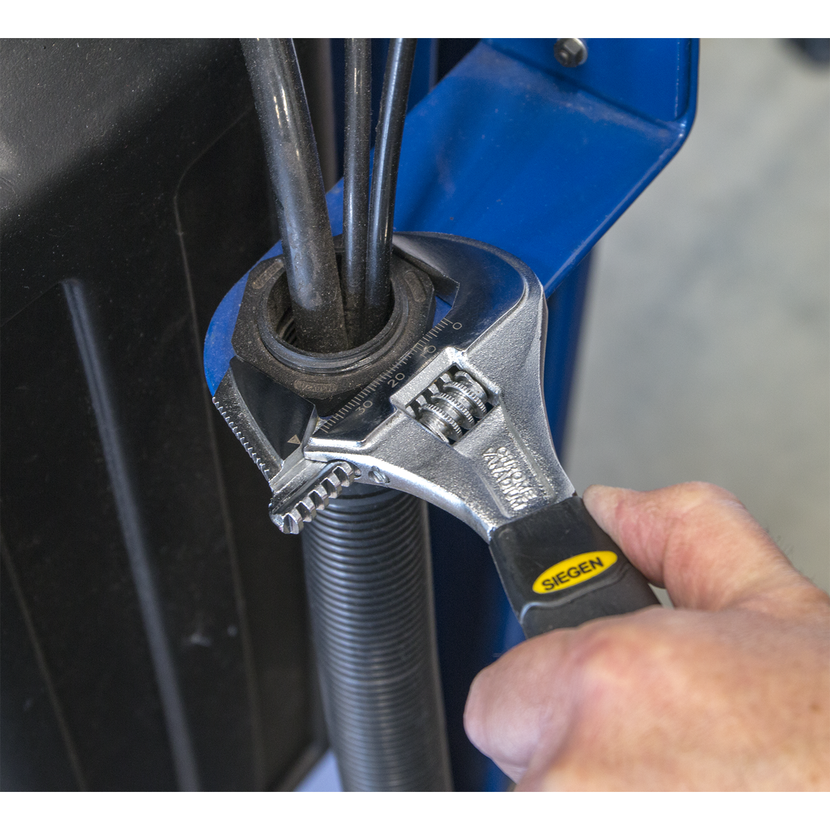 Adjustable Wrench with Extra-Wide Jaw Capacity 200mm S0854