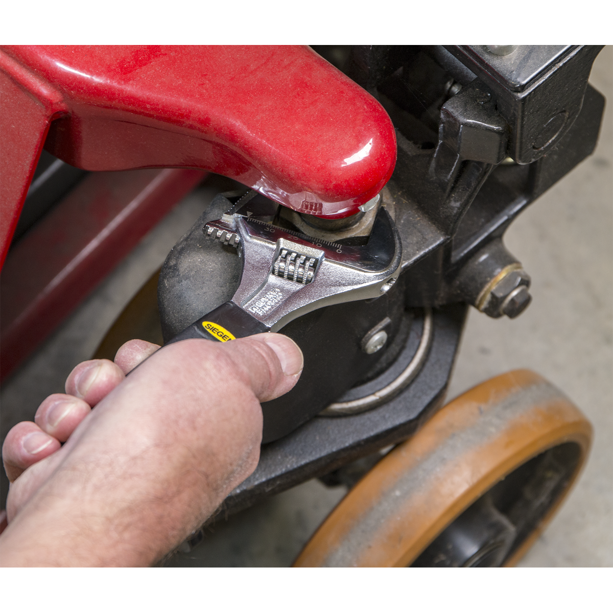 Adjustable Wrench with Extra-Wide Jaw Capacity 200mm S0854