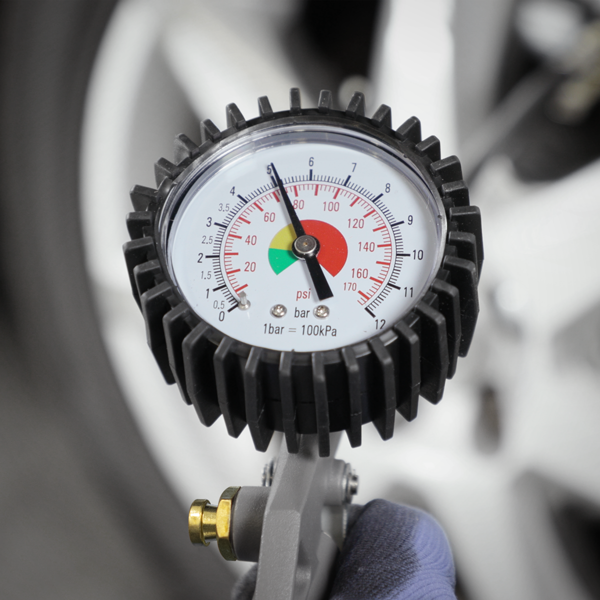 Tyre Inflator with Gauge SA302