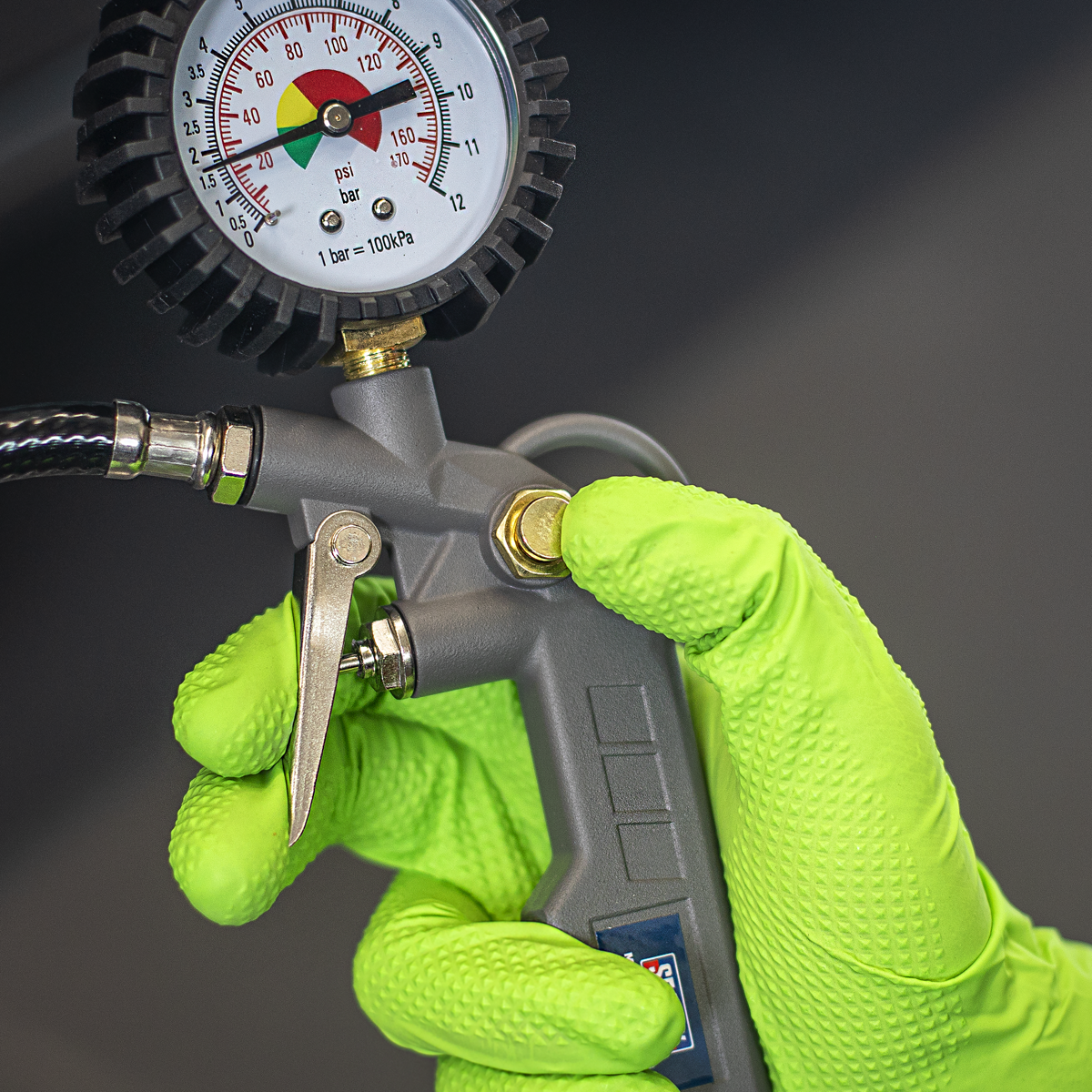 Tyre Inflator with Gauge SA332